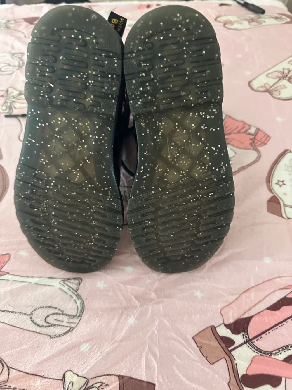 Dr. Martens Kids Black Patent Leather Lace-Up Boots with Star Accent - Picture 4 of 4